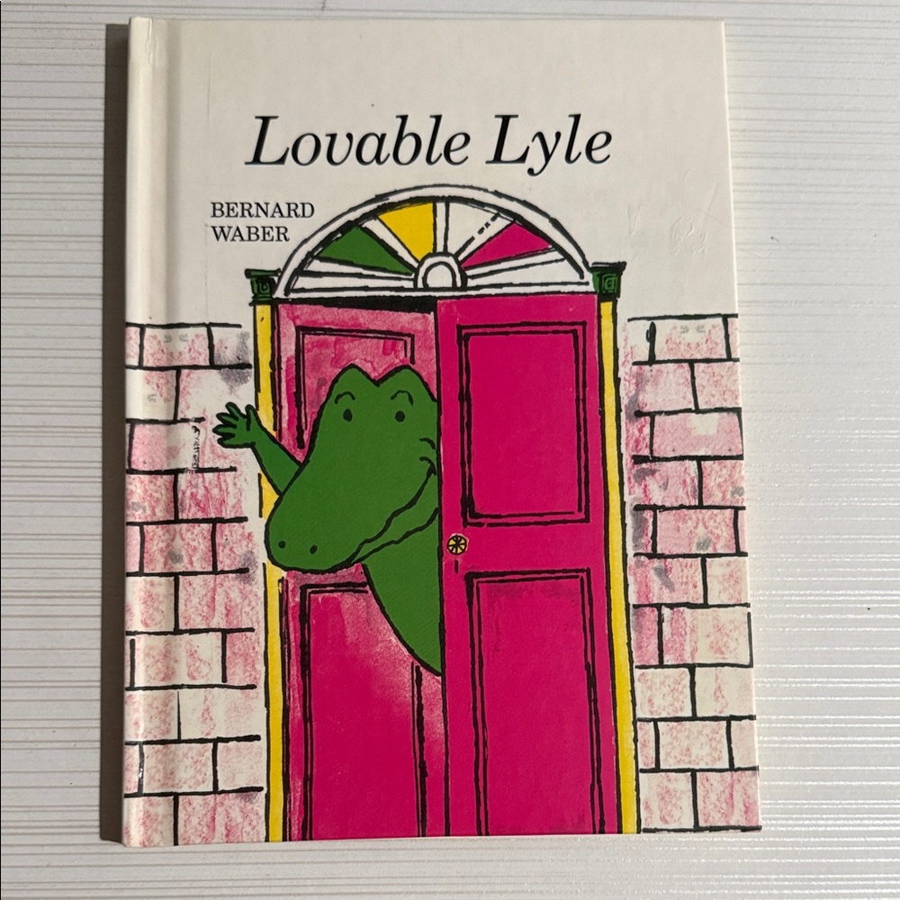 The plot revolves around Lyle trying to win over a new neighbor who dislikes him